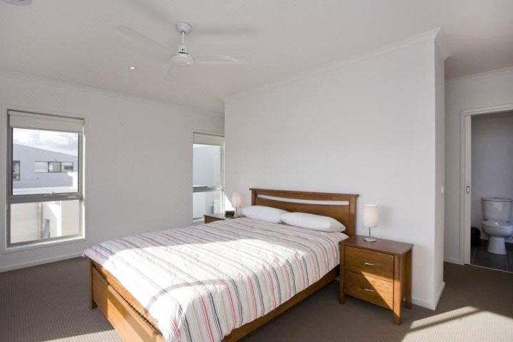 托基高级四卧室房13W(Premium Four Bedroom 13W Torquay)