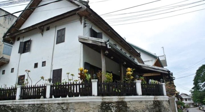 康元萨瓦宾馆(Khong Savath Guesthouse)