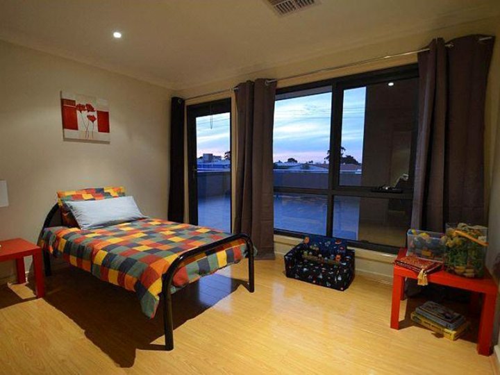菲利普岛考斯四卧公寓(Large 4 Bedroom Apartment Right in Cowes Phillip Island)