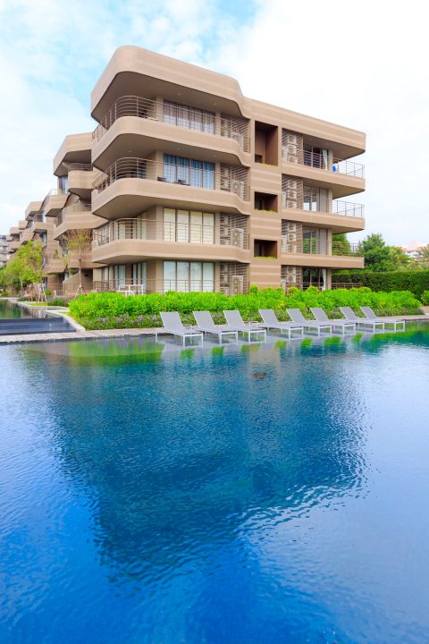 班桑甘海滨公寓(Baan Sanngam Beachfront Condominium)