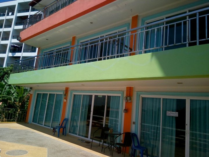 OYO 1109 Mata Phuket Apartment