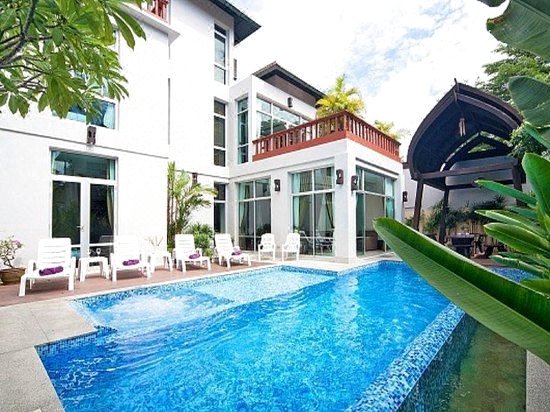 芭堤雅6间卧室独栋房屋(Jomtien Waree 9 with 6 Bedrooms Pattaya)