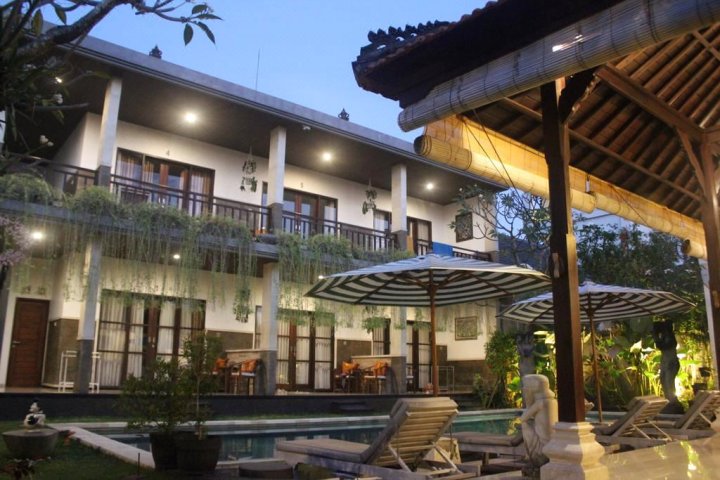 巴厘岛彭杜克钱德拉巴图贝里克酒店(Pondok Chandra Batu Belig Bali)