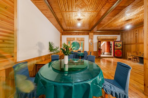 美程里酒店(香格里拉噶丹松赞林寺店)