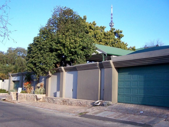 阿库外瑟尼招待所(Akuwaiseni Guest House Johannesburg)