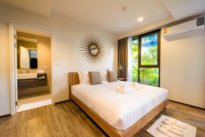 芭东甲板现代度假村(The Deck Patong Modern Resort [ 2 Bedrooms Family Suite ])