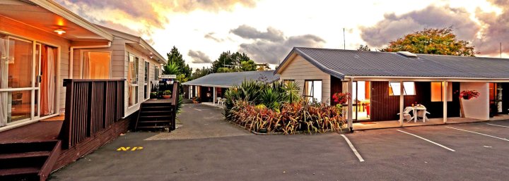 怀乌库汽车旅馆(Waiuku Lodge Motel)
