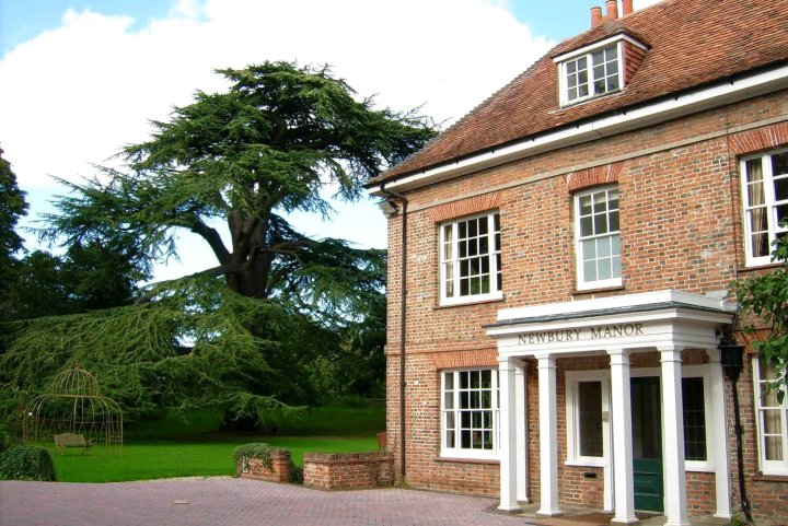 纽伯里庄园酒店(Newbury Manor)