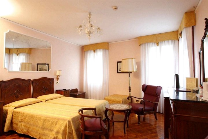 Hotels In Venice Roulette 3