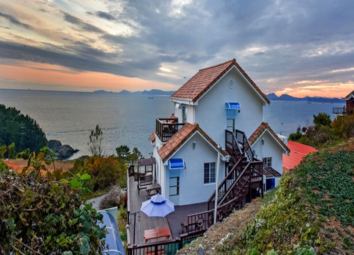 南海郡蔚蓝大海旅馆(Namhae Bluemare Pension)