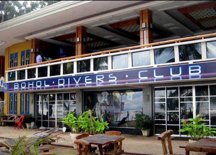 薄荷岛潜水胜地酒店(Bohol Divers Resort)