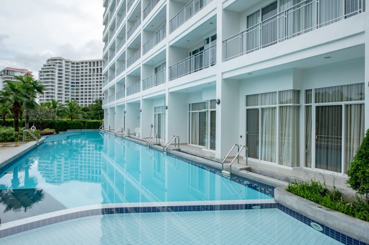 1702- Panorama Sea View Top Floor Hua Hin 2 Bedrooms/2 Bathrooms