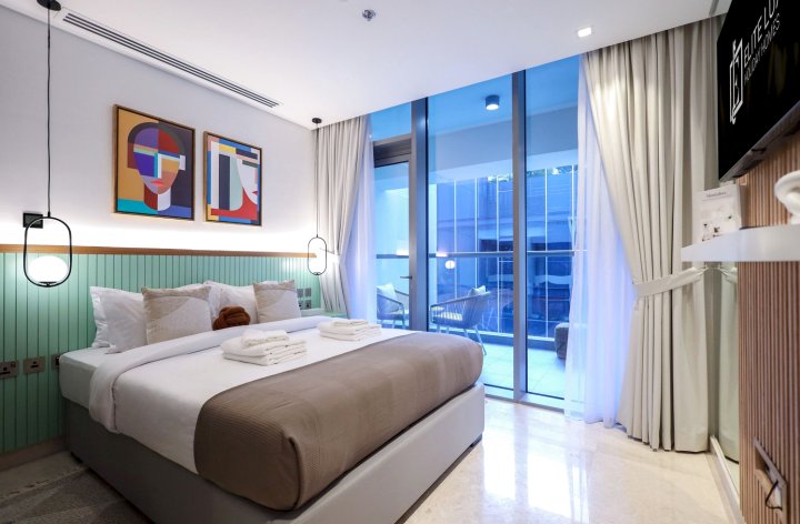 Elite Lux Holiday Homes - Elegant 2Br Suite in Business Bay, Dubai