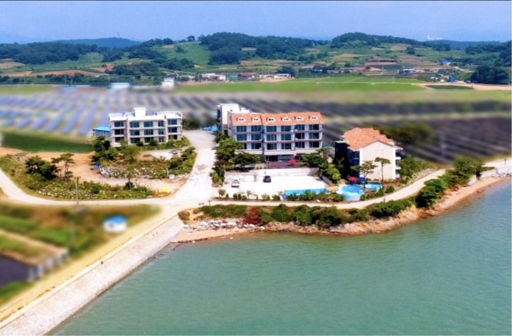 Taean Solbit Resort Pension