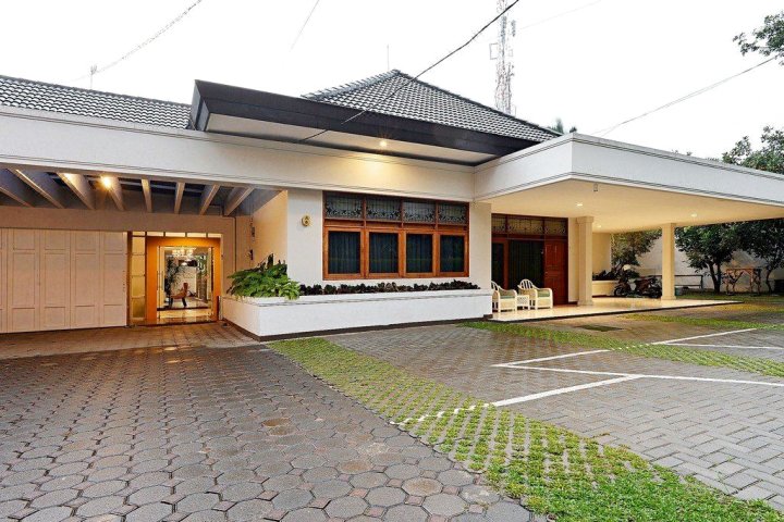 Zen Rooms Aria Jipang Bandung