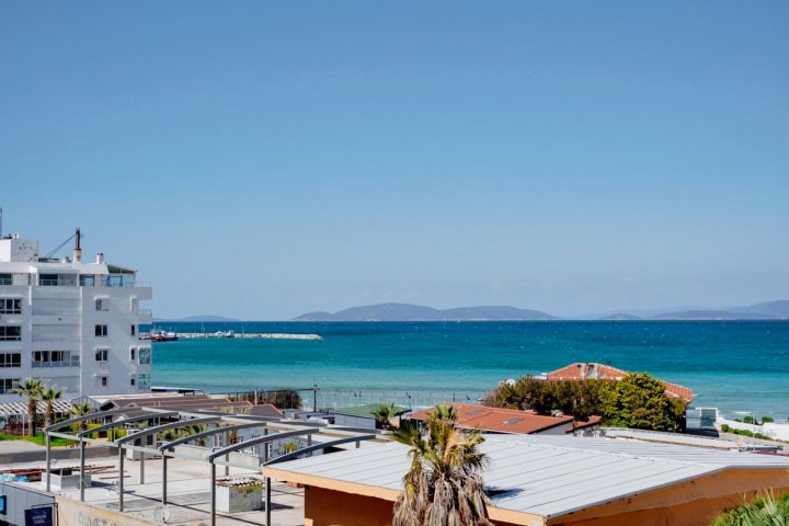 Sea View Suite with Balcony 2 Min to Beach