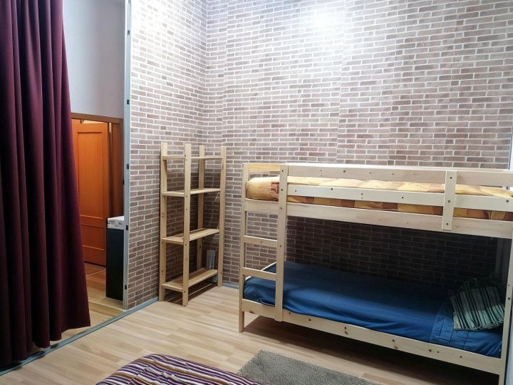 Global Guests - Bed in 6-Bed Mixed Dorm