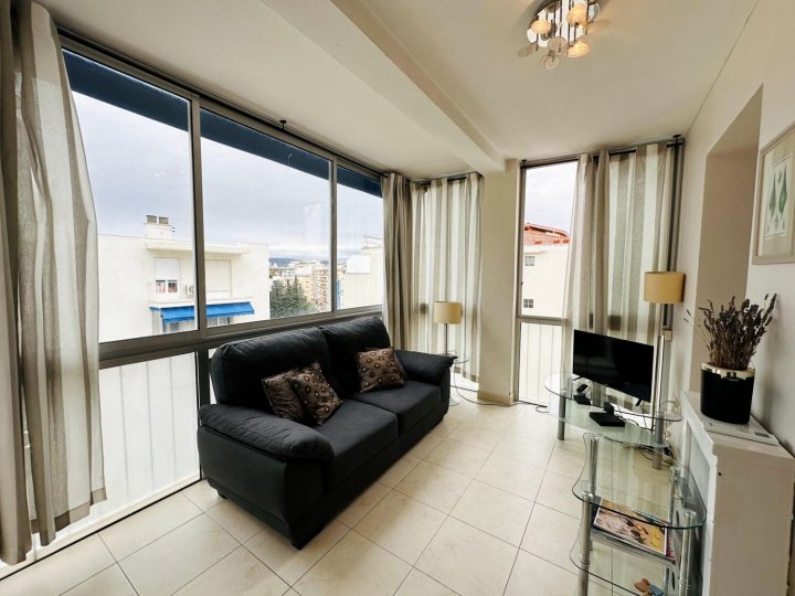Two Bed Apt in the Center of Cannes - 2229