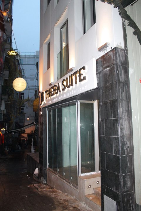 泰拉套房酒店(Thera Suite)