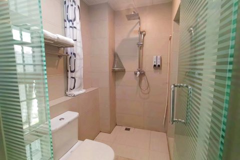 中锦假日酒店(青岛大学麦岛地铁站店)