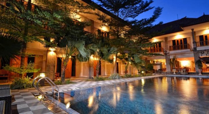 巴厘岛塔曼罗萨尼酒店和别墅(Taman Rosani Hotel & Villa Bali)