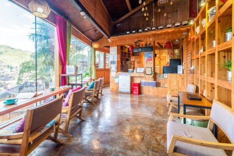 陌上花开·VG天空之境全景美宿(西江千户苗寨观景台猪圈咖啡店)