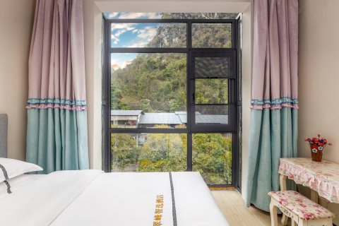 翠峰智选酒店(阳朔西街店)