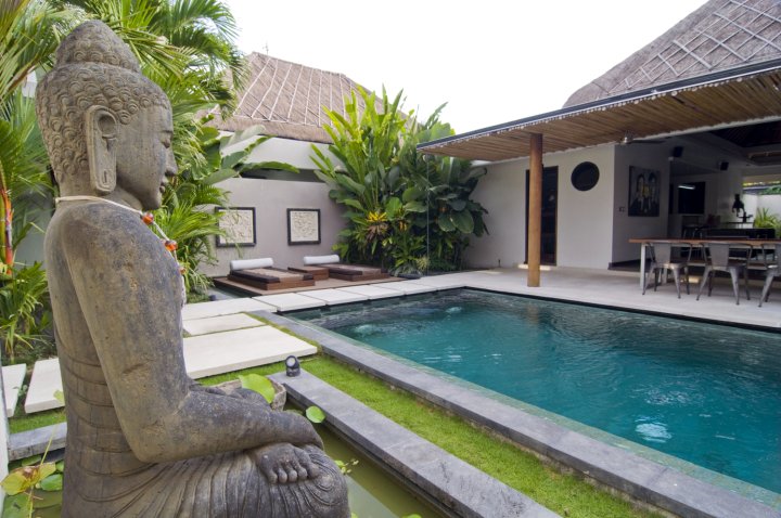 巴厘岛白色别墅(Villa Putih Bali)