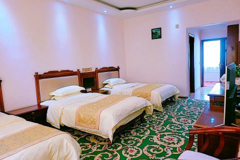 定日白坝大酒店(珠穆朗玛大道店)