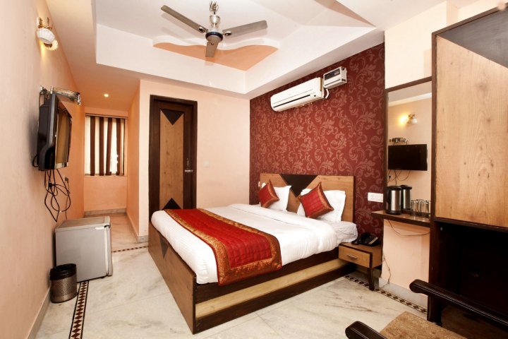 OYO Rooms Karol Bagh 8-41