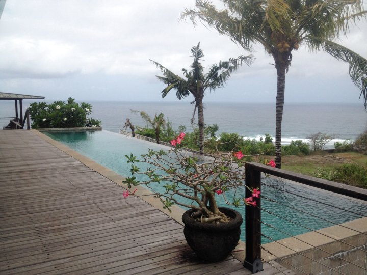 巴厘岛班宇碧如别墅酒店(Pandawa Cliff Edge Ocean View Banyu Biru Villa)