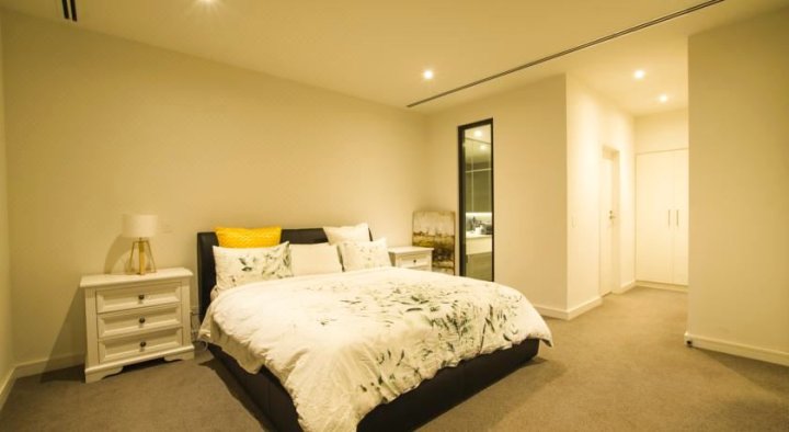 墨尔本港区豪华联排别墅(Docklands Luxury Townhouse in Melbourne)