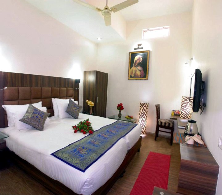 阿格拉海豚酒店(Hotel Dolphinn Agra)