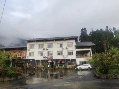 荥经灯台坪休闲山庄