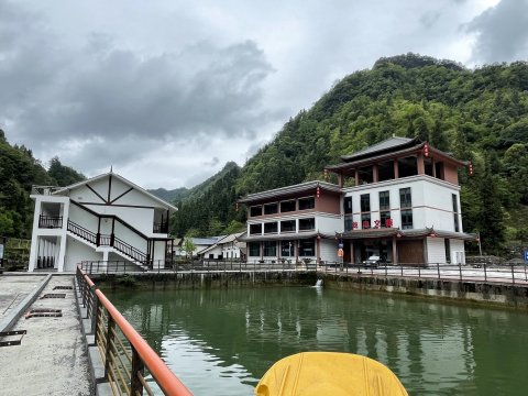 长阳桥河酒店