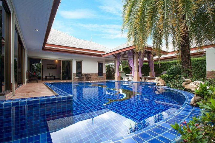 芭提雅Thammachat Tani别墅(Thammachat Tani Villa Pattaya)