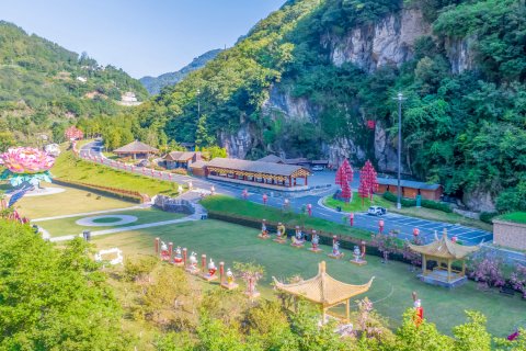 兴山朝天吼房车露营基地