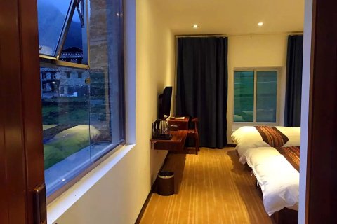 稻城亚丁向阳之地德沙民居