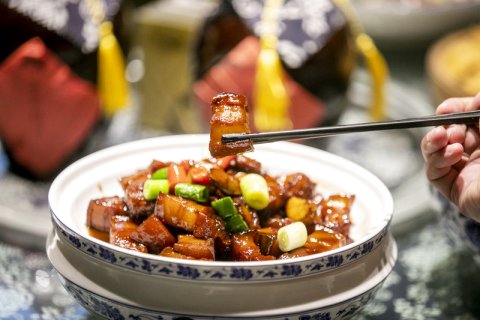 MILO宏泰酒店(于都县长征大道鹏泰百货店)