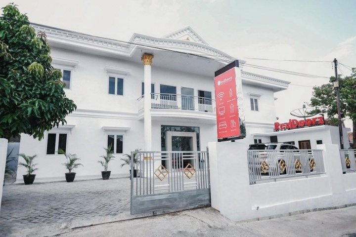 红多兹伊斯兰酒店-近楠榜特兰斯玛特(RedDoorz Syariah Near Transmart Lampung)