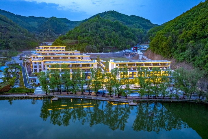 中州绿宝石酒店