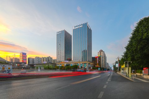 兴义富康国际酒店(桔山广场梦乐城购物中心店)