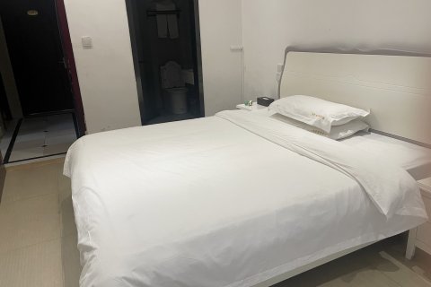 万载梦影轻奢酒店