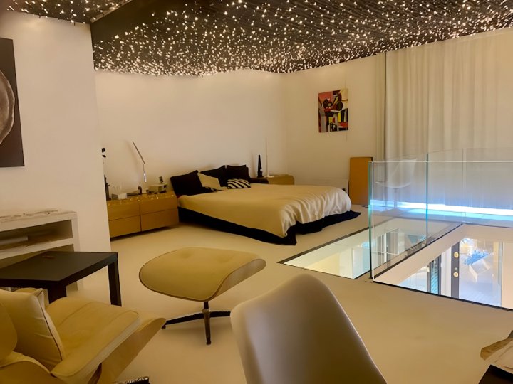 Designer Property Laid Out over 2 Floors in the Most Elegant Area of Rome