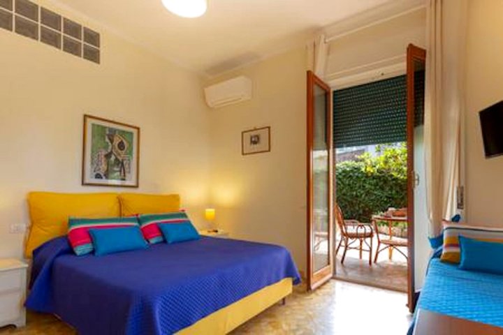 Comfortable Apartment 4 in Villa Rosa Sorrento