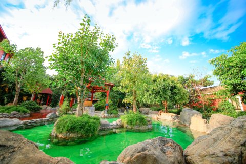 弥勒天溪谷温泉度假村