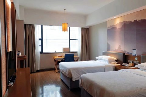 林城万宜酒店(贵阳火车站地铁站万象城店)