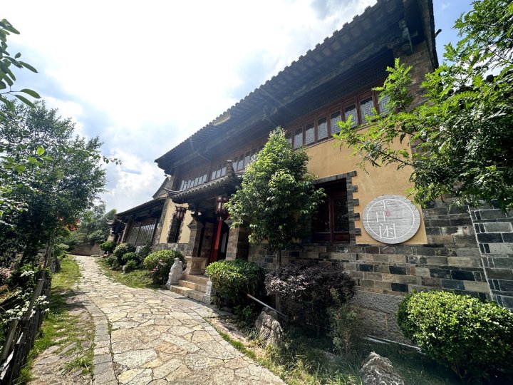 建水半日闲客栈(紫陶街店)