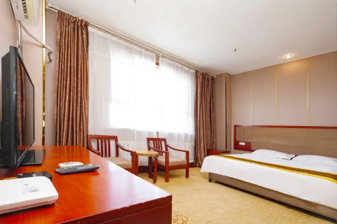 汇泉丽都酒店(奎屯友好商场红旗小吃街店)