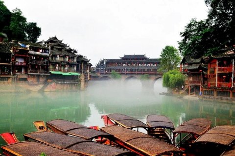 沱水谣·庭轩美宿(凤凰古城虹桥店)